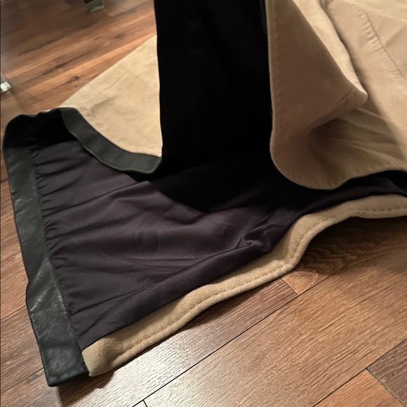 Club Monaco wool Leather trimmed Poncho - Picture 6 of 11